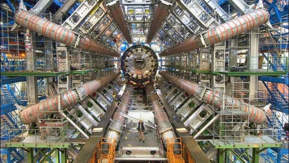 Large Hadron Collider: Inni her et sted ligger noen millimeter med norsk teknologi som bidro til å oppdage en av vår tids viktigste opppdagelser innen partikkelfysikk. FOTO: Flickr/Image Editor