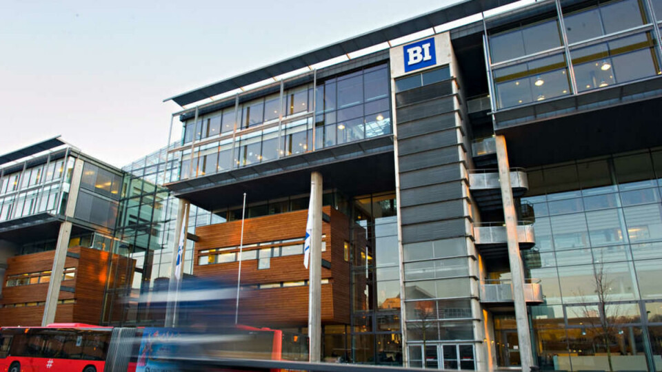 GRATIS? De beste av de beste bachelorstudentene på BI kan nå få mastergraden gratis, for å hindre utenldandske universiteter i å snappe opp stjernestudentene. - Vi trenger toppstudenter hjemme også, sier BI-rekto Tom Colbjørnsen.