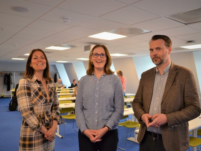 Innledere på Kopinors frokostmøte 26. april: Fastsetting av pensum i høyere utdanning. Fra venstre: Liv Blom-Stokstad, forlagsdirektør i Gyldendal akademisk, Sunneva Kilsti seniorrådgiver og partner i Opinion, og Arne Vestbø, generalsekretær i Norsk faglitterær forfatter- og oversetterforening. Innledere på Kopinors frokostmøte 26. april: Fastsetting av pensum i høyere utdanning. Fra venstre: Liv Blom-Stokstad, forlagsdirektør i Gyldendal akademisk, Sunneva Kilsti seniorrådgiver og partner i Opinion, og Arne Vestbø, generalsekretær i Norsk faglitterær forfatter- og oversetterforening.