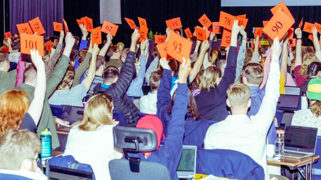 Og det stemmes …: NSOs landsmøte er den norske studentbevegelsens øverste offisielle organ. Og det stemmes …: NSOs landsmøte er den norske studentbevegelsens øverste offisielle organ.