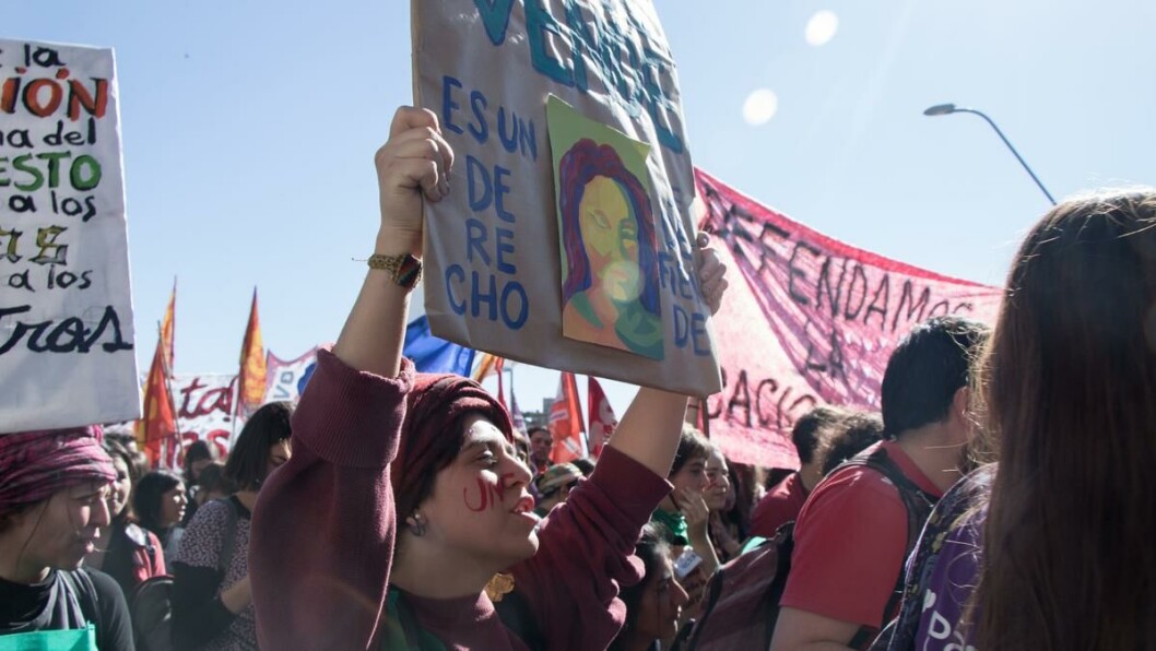 STREIK: Mens du som leser dette har begynt å studere, venter fremdeles flerfoldige tusen studenter i Argentina på å ta fatt på semesteret. Årsaken er enorme budsjettkutt i utdanningssektoren, som har ført professorer og studenter ut i streik. STREIK: Mens du som leser dette har begynt å studere, venter fremdeles flerfoldige tusen studenter i Argentina på å ta fatt på semesteret. Årsaken er enorme budsjettkutt i utdanningssektoren, som har ført professorer og studenter ut i streik.