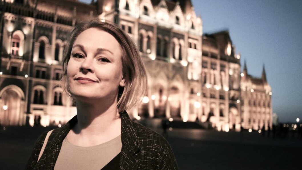 Må vente: Til tross for å ha fullført profesjonsutdanningen i psykologi i Ungarn får ikke Marianne praktisere som psykolog før om nesten fire år. Må vente: Til tross for å ha fullført profesjonsutdanningen i psykologi i Ungarn får ikke Marianne praktisere som psykolog før om nesten fire år.
