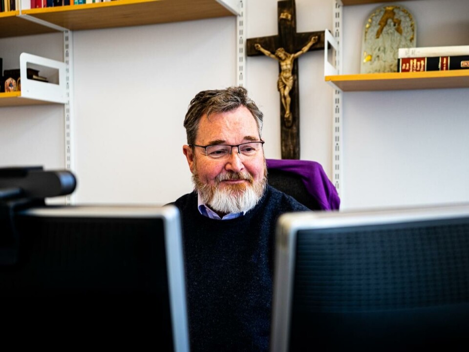 SKUFFET: Seksjonssjef ved Det teologiske fakultet Bjørn Erik Scherverud mener det er bedre for studenter å vise den strengeste politiattesten med en gang. SKUFFET: Seksjonssjef ved Det teologiske fakultet Bjørn Erik Scherverud mener det er bedre for studenter å vise den strengeste politiattesten med en gang.