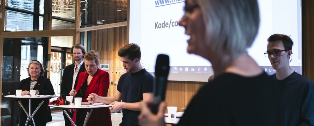 Diskuterte klima: Mette Halskov Hansen (foran) var ordstyrer for et panel på fem i debattmøtet om UiOs tiltaksplan for klima og miljø Diskuterte klima: Mette Halskov Hansen (foran) var ordstyrer for et panel på fem i debattmøtet om UiOs tiltaksplan for klima og miljø