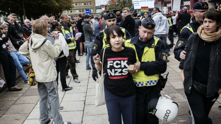 PROTESTMARSJ: – Folk kan ha fordommer om at jeg er fascist eller ønsker at kvinner bare skal stå på kjøkkenet og sånne ting, som bare er feil, sier student Robert Åhgren. PROTESTMARSJ: – Folk kan ha fordommer om at jeg er fascist eller ønsker at kvinner bare skal stå på kjøkkenet og sånne ting, som bare er feil, sier student Robert Åhgren.
