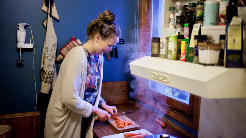 Enkelt: Aurora er opptatt av at det ikke skal være vanskelig å være veganer. Hun serverer klassikeren spagetti med tomatsaus, når Universitas kom på besøk. Hun har byttet ut den tradisjonelle kjøttdeigen med linser.