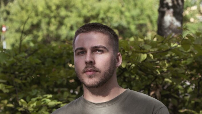 Mangler bolig: Stefan de Boer må sove på sofaen til venner og bekjente under fadderuka. Han er ikke alene: 5300 personer står i boligkø hos Studentsamskipnaden i Oslo (SiO). Mangler bolig: Stefan de Boer må sove på sofaen til venner og bekjente under fadderuka. Han er ikke alene: 5300 personer står i boligkø hos Studentsamskipnaden i Oslo (SiO).