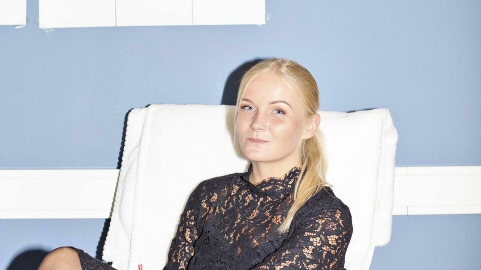 Maya Sol Sørgård er ny leder i Velferdstinget. Her er hun på kontoret i Villa Eika.