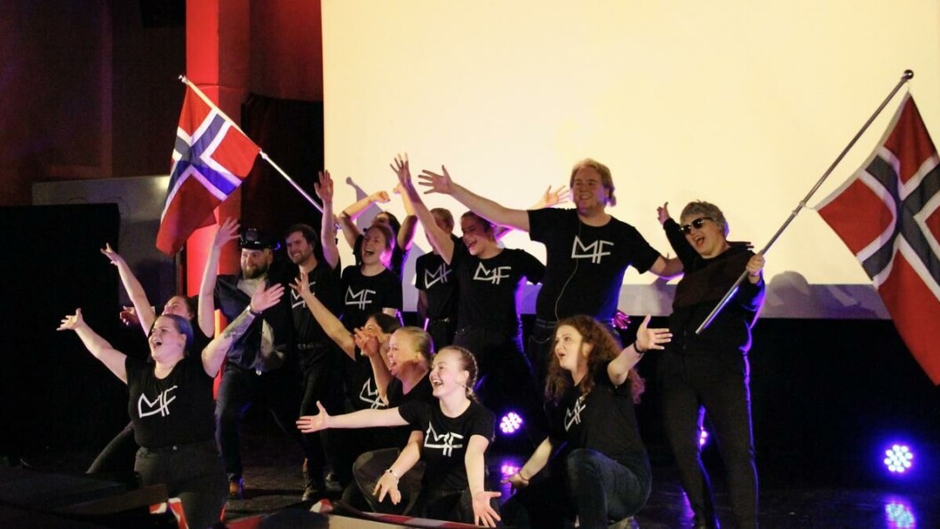 God og blandet: MF-revyen drar gjenkjennelige vitser, og glimter bare tidvis til med skamløs humor. God og blandet: MF-revyen drar gjenkjennelige vitser, og glimter bare tidvis til med skamløs humor.