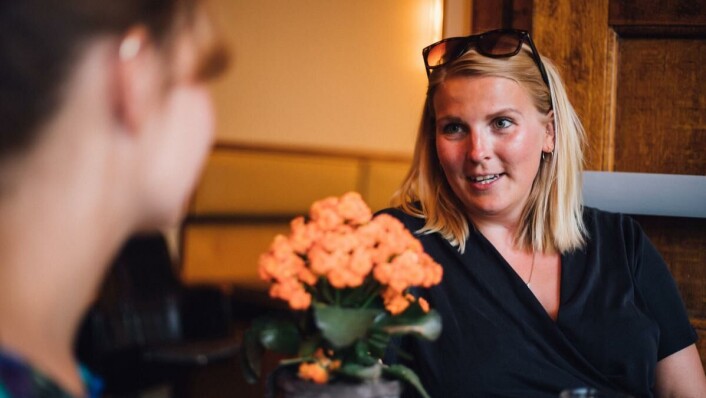 Ekspert: Venninne og sjekkeekspert Rose Aker i diskurs med journalist for å finne den ultimate sjekkerutinen. Ekspert: Venninne og sjekkeekspert Rose Aker i diskurs med journalist for å finne den ultimate sjekkerutinen.