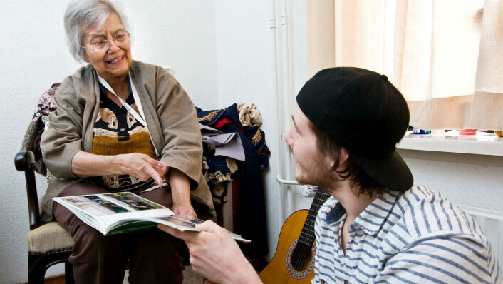 Lesestund: På Humanitas får studentene bo gratis mot å være en god nabo. Foto: Humanitas Lesestund: På Humanitas får studentene bo gratis mot å være en god nabo. Foto: Humanitas