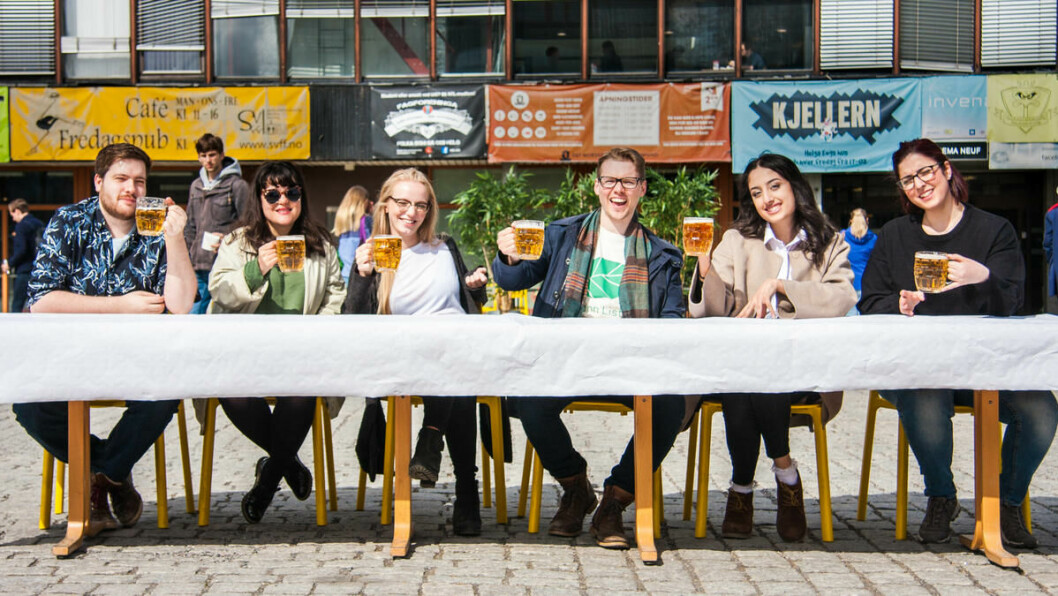 Beer lovers: A large majority of the parties running for the Student Parliament would like to replace Akademika with a bar. From left: Marius Franz Linus Hillestad (Labor Party), Ezgi Kutal (Left Alliance), Kari Anne Andersen (Science Party), Christen Andreas Wroldsen (Green Party), Katja Busuttil (Liberal Party) and Marianna Khodabandehlou (Internationalista). The Progress Party representative was unable to be present for the photo.