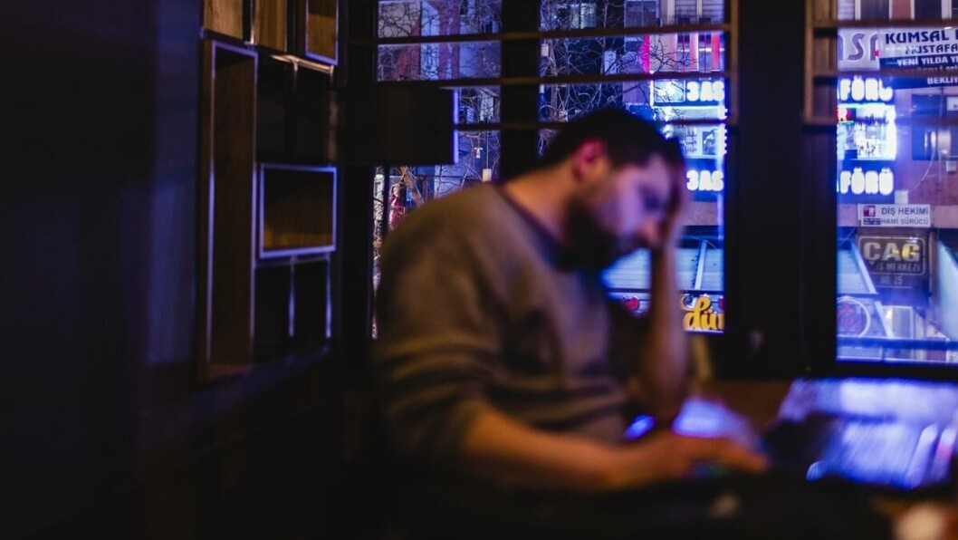 Kulden: Prisen for elektrisitet og gass har doblet seg den siste året i Tyrkia. – Jeg har ikke på varmen i det hele tatt, så da sitter jeg heller lange kvelder på kafe eller biblioteket, for å slippe å fryse, sier studenten Emrah Okten. Kulden: Prisen for elektrisitet og gass har doblet seg den siste året i Tyrkia. – Jeg har ikke på varmen i det hele tatt, så da sitter jeg heller lange kvelder på kafe eller biblioteket, for å slippe å fryse, sier studenten Emrah Okten.