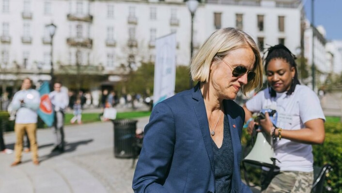 Nina Sandberg of the Labour party promised to question education minister Iselin Nybø about the economic requirements. Nina Sandberg of the Labour party promised to question education minister Iselin Nybø about the economic requirements.