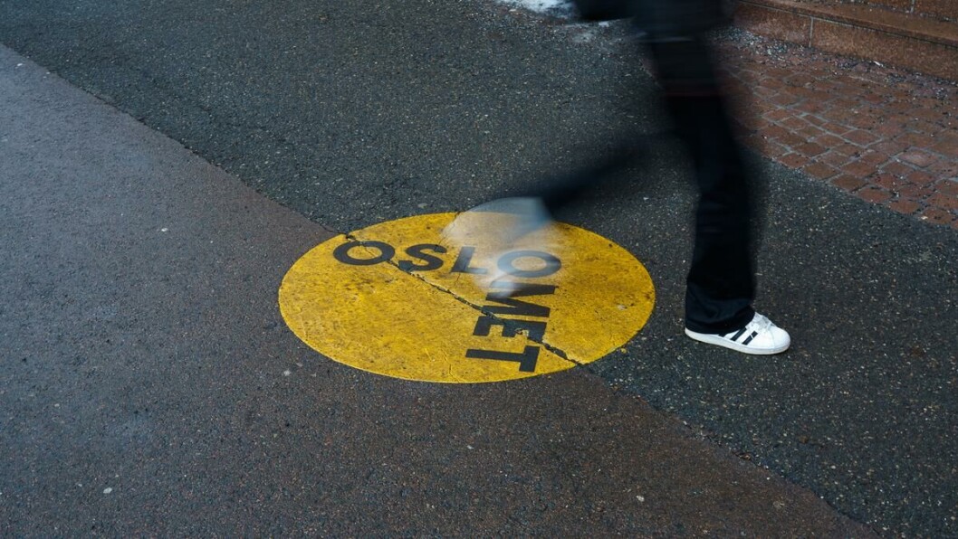 Dømt: En Oslomet-ansatt ble dømt for politivold, men fikk mildere straff enn antatt på grunn av politiets opptreden under hendelsen. Dømt: En Oslomet-ansatt ble dømt for politivold, men fikk mildere straff enn antatt på grunn av politiets opptreden under hendelsen.