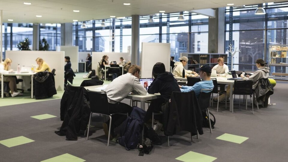 As of October 2021, 45% of Master theses submitted in the Norwegian institutions are written in English