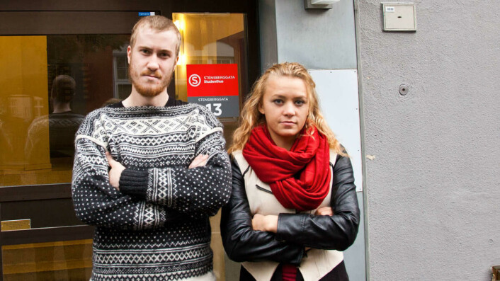 Er lei: Kristoffer Pedersen og Eirin Kornelia Østensen bor i Stensberggata studenthus, og mener utleier SiO ikke tar dem på alvor. Er lei: Kristoffer Pedersen og Eirin Kornelia Østensen bor i Stensberggata studenthus, og mener utleier SiO ikke tar dem på alvor.