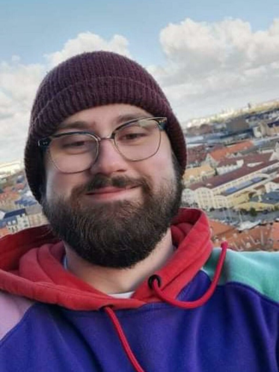 For gøy: Elias Peltomaa Beisvåg sier han er ung og fersk og søker på stillingen. Likevel var det mest for gøy.
