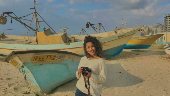 Med kameraet klart: Etter at Aseel Kabarati var syk og innlagt på sykehus, fikk hun et kamera i gave av familien sin. Siden har hun sjeldent gått uten.