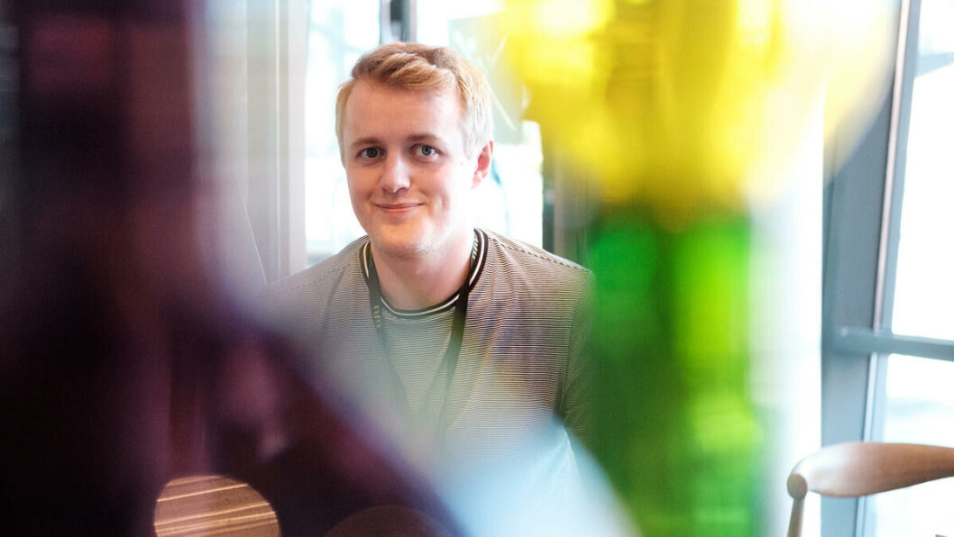 Paff: Universitas møter den nyvalgte lederen rett etter resultatet er offentliggjort. Mikalsen er satt ut etter å blitt møtt av stor jubel på talerstolen. Paff: Universitas møter den nyvalgte lederen rett etter resultatet er offentliggjort. Mikalsen er satt ut etter å blitt møtt av stor jubel på talerstolen.