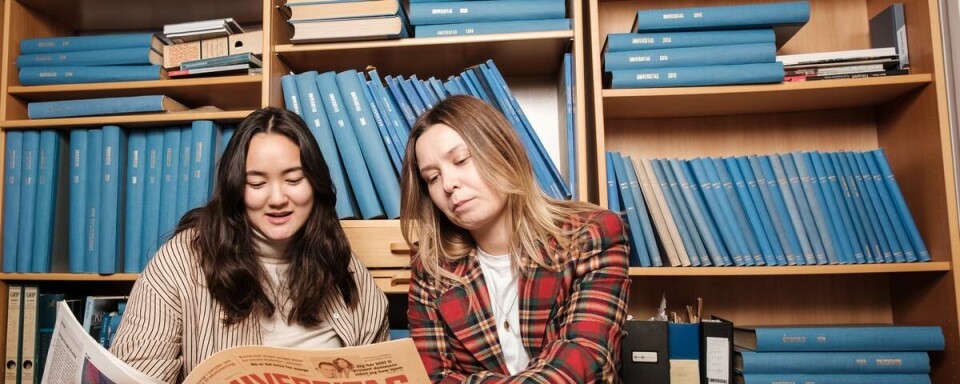 AVLYST: Da Norge stengte ned 12. mars 2020, visste ikke daværende redaktør og nyhetsredaktør Selma Joner og Jantra Hollum at Universitas skulle levere sin siste papiravis på nesten et halvt år.