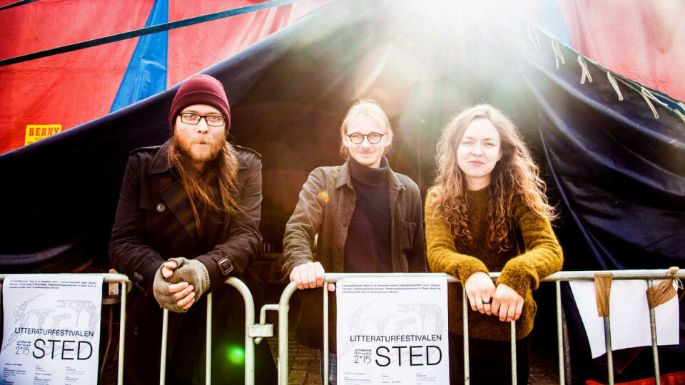 Åpne for innspill: Arrangørene av Sted tar gjerne imot innspill fra #allwhitepanel, men mener at gruppa må kommunisere dette på en ordentlig måte. – Måten kritikken mot festivalen har kommet på er ikke denne viktige debatten verdig, sier Sted. Fra venstre: Mikael Lien, Ola Bruland Mile og Julia Wiedlocha