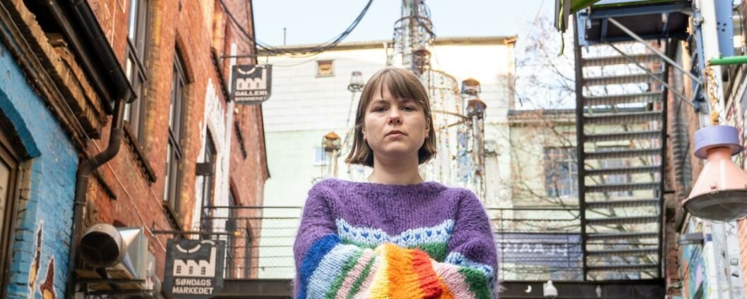 Engasjert: Sunniva Roligheten (21) studerer kunst ved Strykejernet Kunstsskole og har tidligere jobbet i Operasjon Dagsverk. Sammen med venninnen Maja Holmen (21) skal hun snart dele ut verdens første apatipris. Engasjert: Sunniva Roligheten (21) studerer kunst ved Strykejernet Kunstsskole og har tidligere jobbet i Operasjon Dagsverk. Sammen med venninnen Maja Holmen (21) skal hun snart dele ut verdens første apatipris.