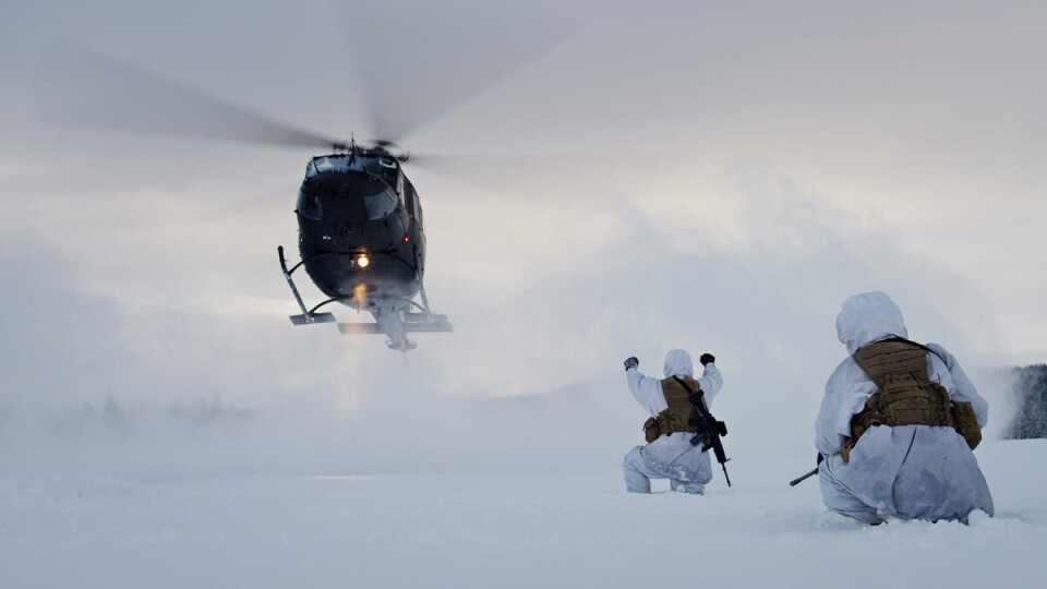 I aksjon: Soldater fra Etterretningsbataljonen tar ned et Bell helikopter under en øvelse i Bardufoss. Nå vil Forsvaret ha en mer akademisk etteretningsutdannelse. Foto:Forsvarets mediesenter/Torgeir Haugaard.