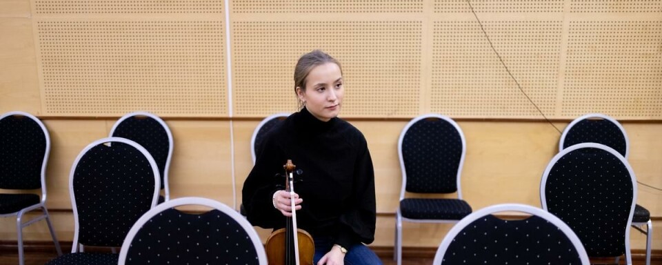 Victoria Willumsen Lewis går sitt tredje år av ein bachelorgrad på Barrat Due musikkinstitutt. Ho går inn i ein bransje styrt av offentlege bevillingar og håper kulturministeren vil bidra til å lyfte opp klassisk musikk. Victoria Willumsen Lewis går sitt tredje år av ein bachelorgrad på Barrat Due musikkinstitutt. Ho går inn i ein bransje styrt av offentlege bevillingar og håper kulturministeren vil bidra til å lyfte opp klassisk musikk.