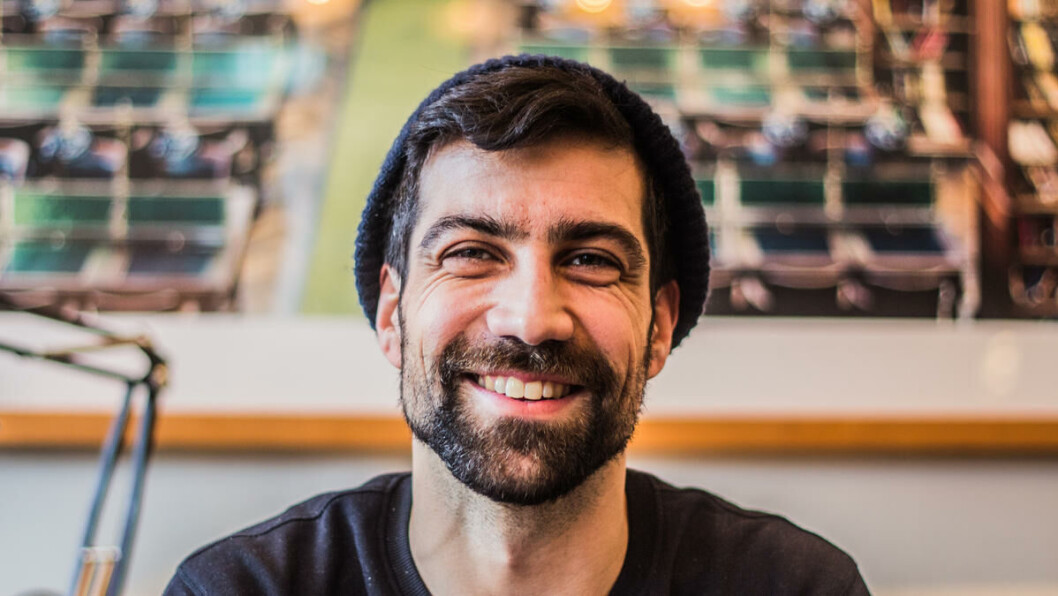 GRATULASJONER:Etter at det ble kjent at Tarjei Vesaas debutantpris gikk til Zeshan har gratulasjonene strømmet inn. Alt fra etablerte forfattere til lokalpolitikere som byrådsleder Raymond Johansen og varaordføreren i Oslo.
– Det tok helt av ass! Jeg har måtte lade telefonen flere ganger fordi det var så mange varsler. GRATULASJONER:Etter at det ble kjent at Tarjei Vesaas debutantpris gikk til Zeshan har gratulasjonene strømmet inn. Alt fra etablerte forfattere til lokalpolitikere som byrådsleder Raymond Johansen og varaordføreren i Oslo.
– Det tok helt av ass! Jeg har måtte lade telefonen flere ganger fordi det var så mange varsler.
