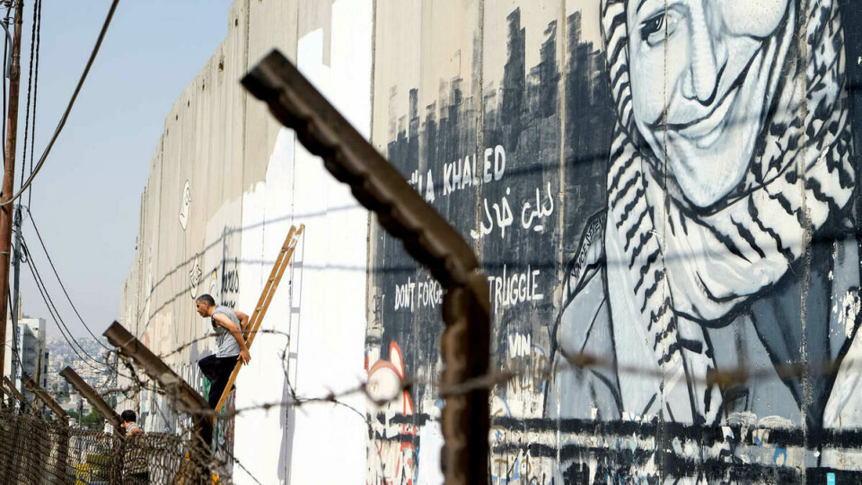 GIR PLASS TIL FLERE STEMMER: Kunst og grafitti med politiske budskap er et viktig virkemiddel i kampen for rettferdighet. Ved siden av den kvinnelige frihetskjemperen, Leila Khaled, skal et nytt motiv opp.