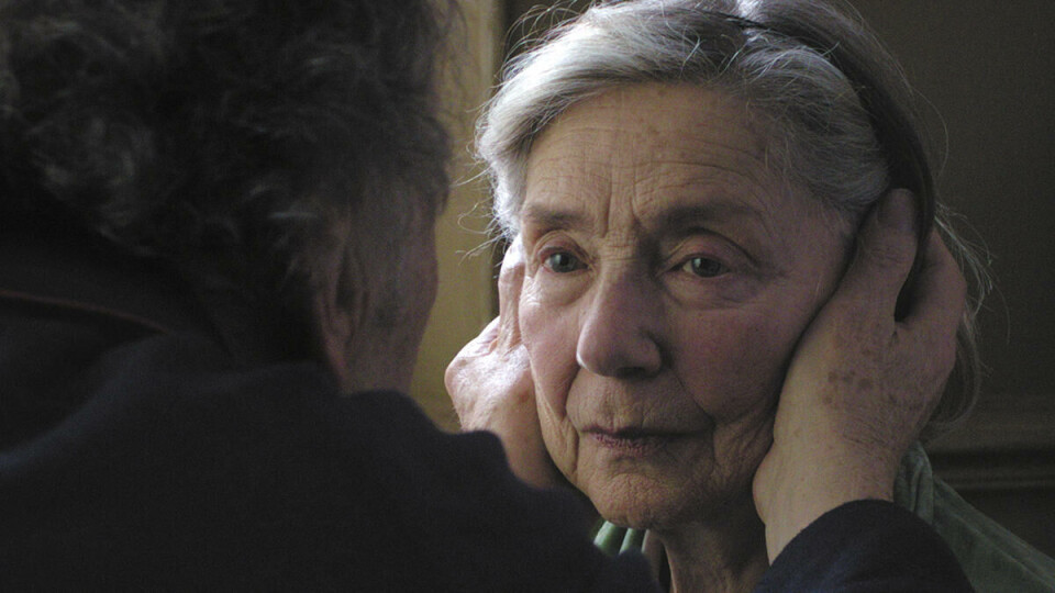 Partnere: Når Anne (Emmanuelle Riva) blir syk, settes ektemannen på en hard prøve. Foto: Arthaus