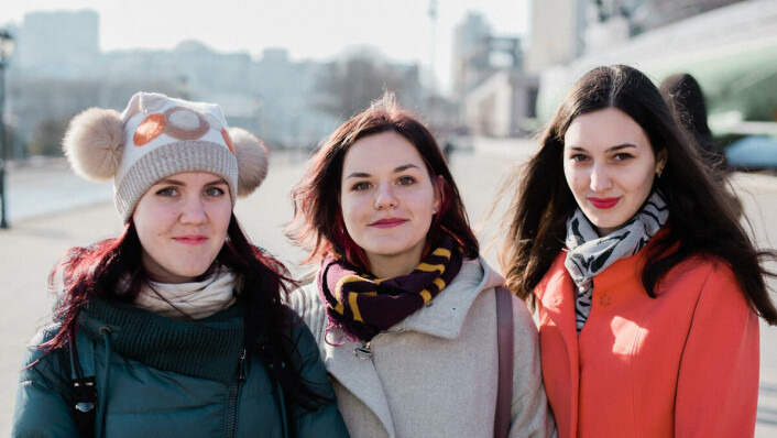HEMMELIG VALG: Medisinstudentene Katya (20) (t.v), Alina (20) og Katya (19) har alle kommet ned til havna for å delta i markeringen av et «russisk Krim». De har fått beskjed av universitetet sitt om å delta, forteller de. Hva de stemte på under søndagens valg vil de ikke røpe for Universitas. HEMMELIG VALG: Medisinstudentene Katya (20) (t.v), Alina (20) og Katya (19) har alle kommet ned til havna for å delta i markeringen av et «russisk Krim». De har fått beskjed av universitetet sitt om å delta, forteller de. Hva de stemte på under søndagens valg vil de ikke røpe for Universitas.