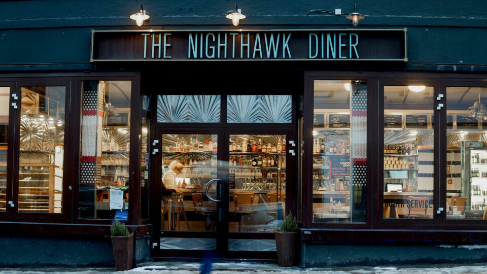 BAK FASADEN: Tidligere ansatte forteller om svært dårlige arbeidsforhold på Nighthawk Diner.