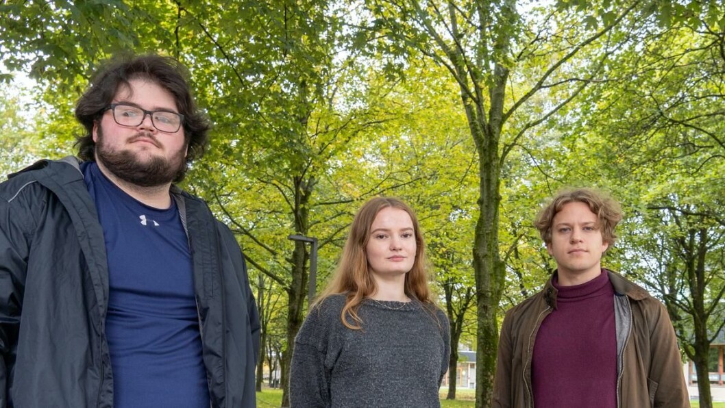 Etterlyser leseplasser: Marion Belsvik, Hugin Dyre Jacobsen og Jake Ference mener det er uholdbart at det ikke er tilrettelagt egne leseplasser for masterstudenter. Etterlyser leseplasser: Marion Belsvik, Hugin Dyre Jacobsen og Jake Ference mener det er uholdbart at det ikke er tilrettelagt egne leseplasser for masterstudenter.