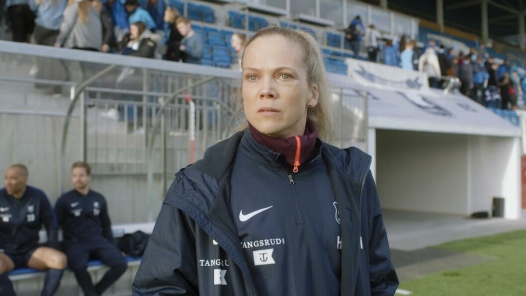 Helena Mikkelsen gir patriarkatet et spark i ballene. Foto: NRK Helena Mikkelsen gir patriarkatet et spark i ballene. Foto: NRK