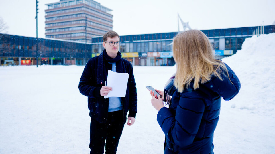 Riktig fokus: Sebastian Mangseth har blitt igjen på UiO et ekstra semester for å ta formidlingskurset. – Nå for tiden ser man jo at mange kanskje stoler på feil kilder, og noen har mistet litt tilliten til forskning. Sånn sett føles det veldig relevant.