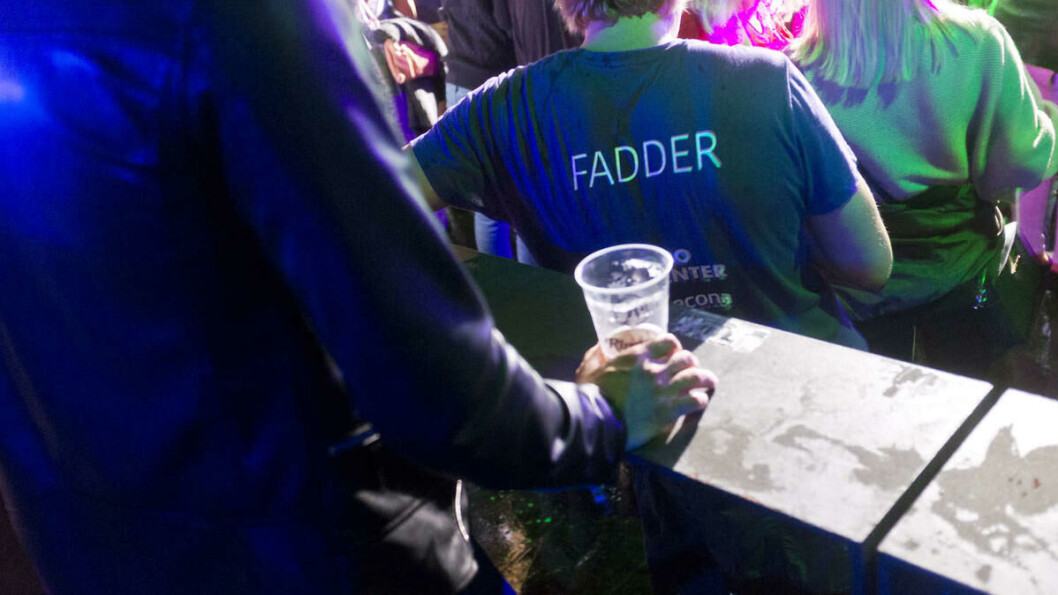 Kutter ned på alkohol: President i SBIO, Emil Lundal, forteller at de vil innføre tiltak for å dempe alkoholbruken blant studentene i fadderuken. Arkivfoto: Adrian Nielsen Kutter ned på alkohol: President i SBIO, Emil Lundal, forteller at de vil innføre tiltak for å dempe alkoholbruken blant studentene i fadderuken. Arkivfoto: Adrian Nielsen