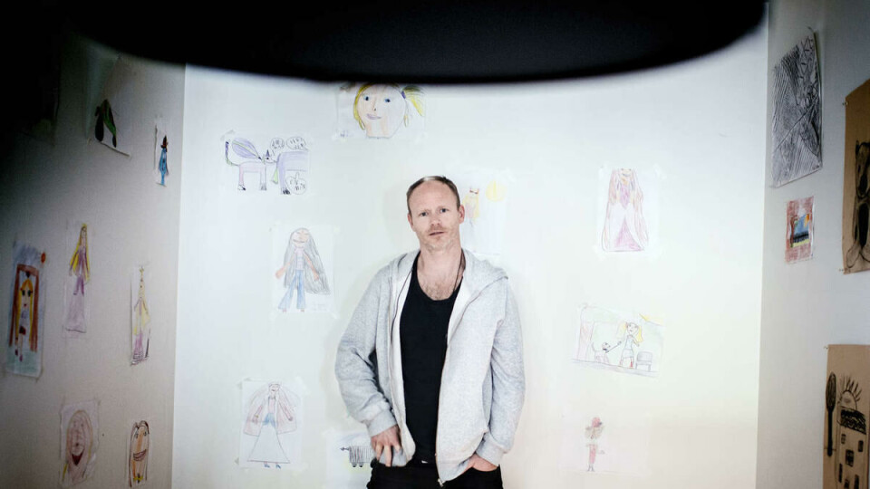 LYKKELIGERE MED DØTRE: Harald Eia tror forskjellene mellom kjønn er marginale, men at familier med mange døtre er lykkeligere fordi jenter er flinkere til å føre folk sammen.