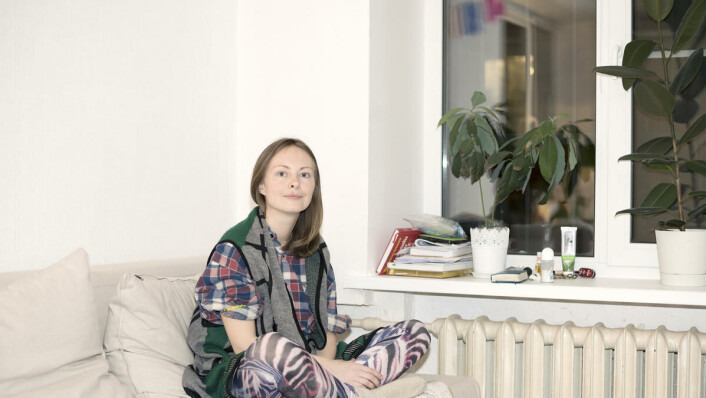 Olga hjemme i sin egen leilighet utenfor St. Petersburg. – Etter Bolotnaya i 2012 kom det en lov om forsamlingsfrihet, og folk var redd for å samles i parkene og gatene i større mengder. Men vi ville vise at det er latterlig å ikke samle seg, sier hun. Olga hjemme i sin egen leilighet utenfor St. Petersburg. – Etter Bolotnaya i 2012 kom det en lov om forsamlingsfrihet, og folk var redd for å samles i parkene og gatene i større mengder. Men vi ville vise at det er latterlig å ikke samle seg, sier hun.