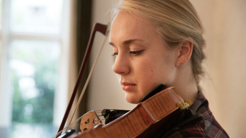 Kjærlighet til musikk: Guro Saastad har et nært forhold til bratsjen sin. Hun sier selv grunnen til at hun spiller er at hun elsker klassisk musikk.