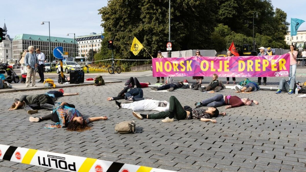 Pågrepet: Noen av rebellene som la seg ned ble senere pågrepet av politiet. Pågrepet: Noen av rebellene som la seg ned ble senere pågrepet av politiet.