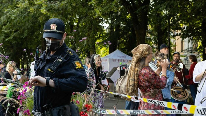 Rygg mot rygg: Politiet var synlig i gatene under demonstrasjonene i Oslo denne uken.