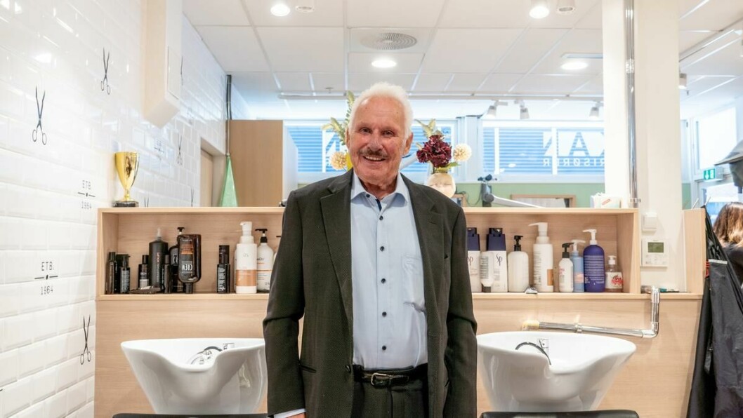 Erfaren: Kåre A. Nilsen har drevet frisørsalong på Blindern siden 1964.