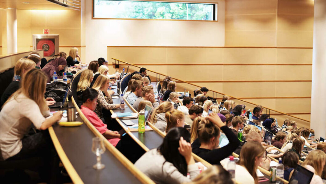 Studentene får unntak fra avstandskravet under undervisning etter anbefaling fra Helsedirektoratet og FHI. Studentene får unntak fra avstandskravet under undervisning etter anbefaling fra Helsedirektoratet og FHI.