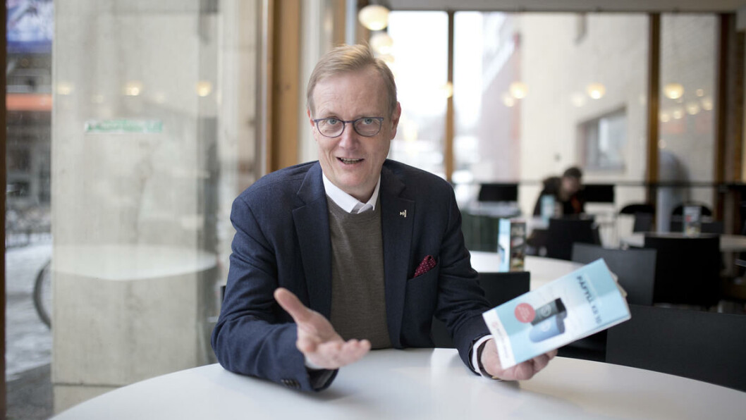Nok er nok: NMH-rektor Peter Tornquist er selv leder for en skole som benytter seg av SiOs tjenester, uten at han føler noen lojalitet av den grunn: – Jeg har mistet tålmodigheten ovenfor SiO som mat- og kantineleverandør Nok er nok: NMH-rektor Peter Tornquist er selv leder for en skole som benytter seg av SiOs tjenester, uten at han føler noen lojalitet av den grunn: – Jeg har mistet tålmodigheten ovenfor SiO som mat- og kantineleverandør