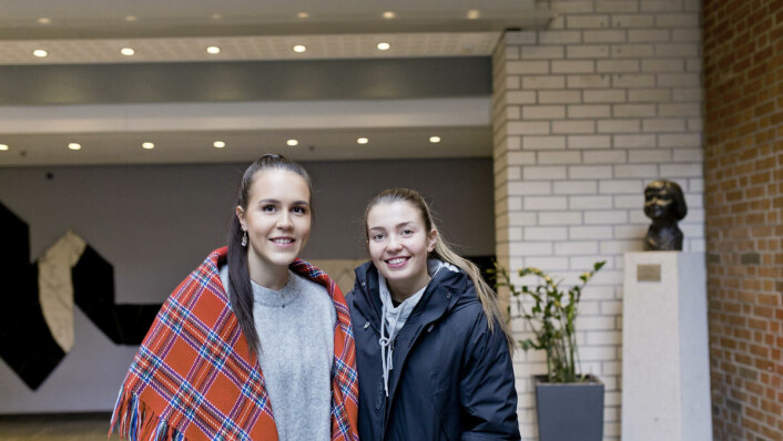 Eline Hunsdal (20) og Maria Hiim (20) sier de ikke hadde hørt om exphil før Universitas begynte å stille spørsmål om det, men de klarer seg helt fint uten. – Tech. phil bør ikke ta tiden fra de andre fagene. Eline Hunsdal (20) og Maria Hiim (20) sier de ikke hadde hørt om exphil før Universitas begynte å stille spørsmål om det, men de klarer seg helt fint uten. – Tech. phil bør ikke ta tiden fra de andre fagene.