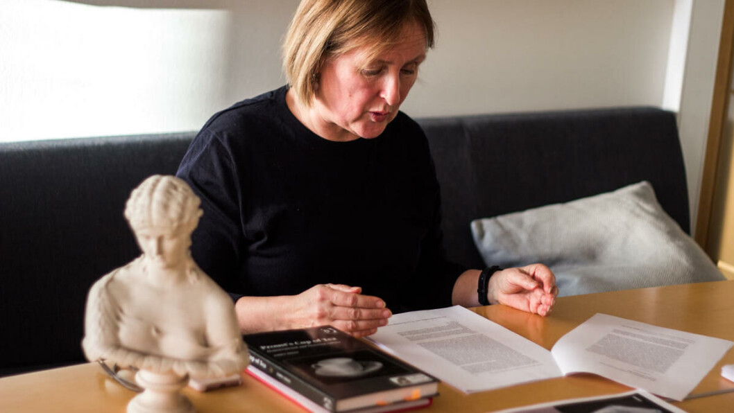Frigjørende litteratur:– «På sporet av den tapte tid» er full av seksualitet og skildringer av både heterofilt og homofilt begjær, sjalusi, intriger og mange sterke følelser, forteller prorektor og professor i fransk litteratur, Gro Bjørnerud Mo. Hun gav nylig ut en forskningsartikkel om erotikk i Marcel Prousts største verk. Frigjørende litteratur:– «På sporet av den tapte tid» er full av seksualitet og skildringer av både heterofilt og homofilt begjær, sjalusi, intriger og mange sterke følelser, forteller prorektor og professor i fransk litteratur, Gro Bjørnerud Mo. Hun gav nylig ut en forskningsartikkel om erotikk i Marcel Prousts største verk.