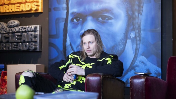 Blikket fremover: Kunstner og arkitekt Nikolai Gyllenhammar har bakgrunn i graffiti. På veggen bak ham er et bilde han har spraymalt av rapperen Pop Smoke. Blikket fremover: Kunstner og arkitekt Nikolai Gyllenhammar har bakgrunn i graffiti. På veggen bak ham er et bilde han har spraymalt av rapperen Pop Smoke.
