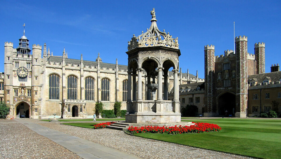 IKKE LIKE DYRT Ved Cambridge University betaler du 90 000 kroner for å gå i fotsporene til akademiske storheter som Sir Isaac Newton, Stephen Hawking, Charles Darwins og John Maynard Keynes. FOTO: Wikimedia Commons/Andrew Dunn